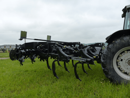 Travail du sol - Déchaumeur à dents - Déchaumeur à dents trainé ou porté BLACKBEAR