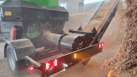 Alimentation - Remorques distributrices - Broyeur pour paille ou foin PIRANHA