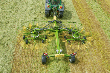 Fenaison - Andaineurs rotatifs - Andaineur double rotor SWADRO centraux et latéraux