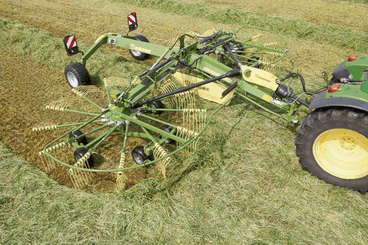 Fenaison - Andaineurs rotatifs - Andaineur double rotor SWADRO centraux et latéraux