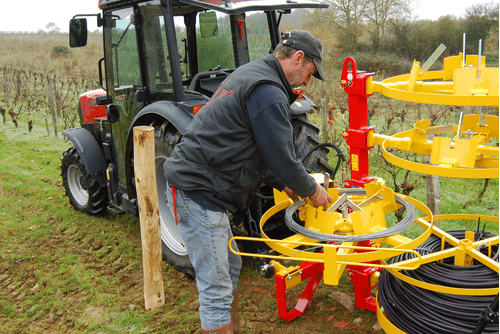 Matériel de ferme - Divers ferme, outillage - Dérouleuse de grillage - barbelé - fils lisse