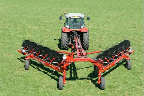 Fenaison - Andaineurs rotatifs - Andaineur SOLEILS MAGNUM EVOLUTION auto-directionnel