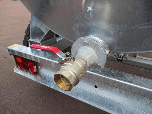 Matériel d'élevage - Tonne à eau - Tonne à eau galva sur berceau et sur pieds LENORMAND