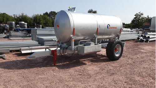 Matériel d'élevage - Tonne à eau - Tonne à eau galva sur berceau et sur pieds LENORMAND