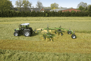 Fenaison - Andaineurs rotatifs - Andaineur double rotor SWADRO centraux et latéraux