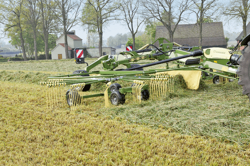Fenaison - Andaineurs rotatifs - Andaineur double rotor SWADRO centraux et latéraux
