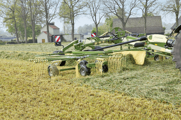 Fenaison - Andaineurs rotatifs - Andaineur double rotor SWADRO centraux et latéraux