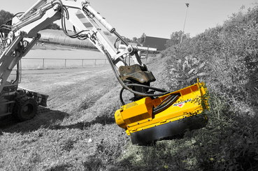 Matériel forestier - Broyeurs de végétaux - Tête de broyage à marteaux mobiles sur pelle