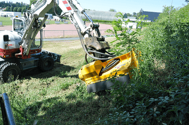Matériel forestier - Broyeurs de végétaux - Tête de broyage à marteaux mobiles sur pelle